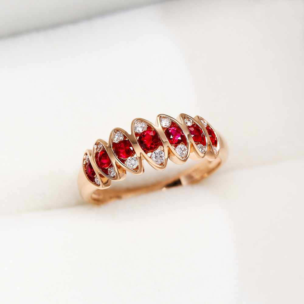 Ripple Elegance 18K Gold & Ruby Women's Ring