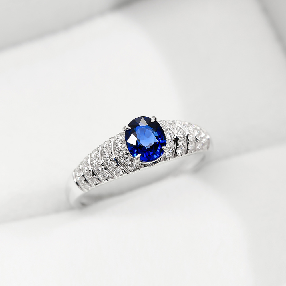 Elegant Radiance 18K Gold & Sapphire Women's Ring