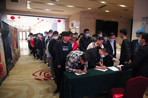 工会福利放送！金弘珠宝举行2022年元旦观影活动