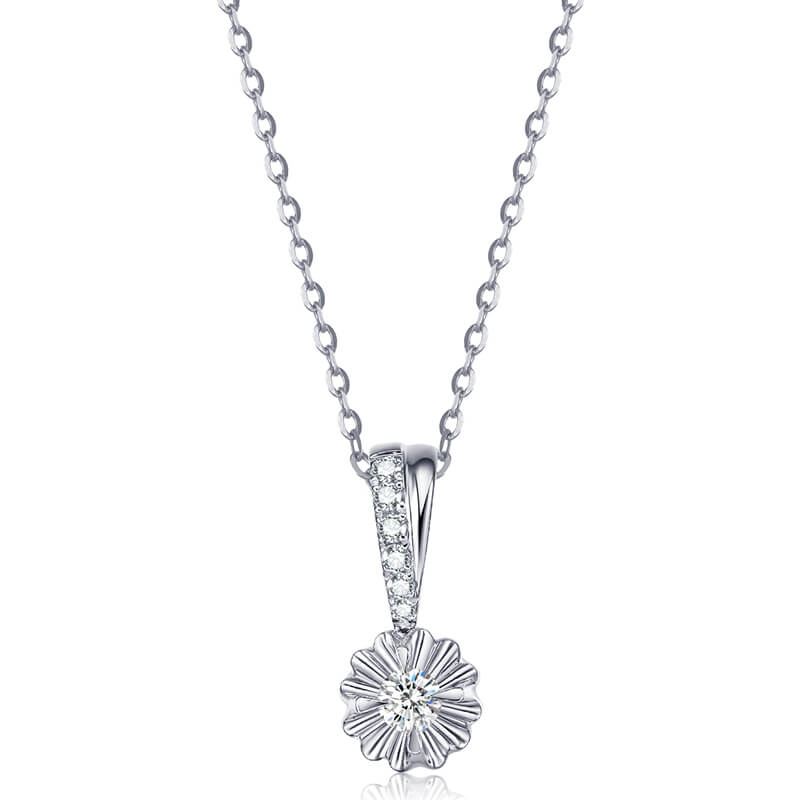 Sparkling Love - Cluster Diamond Pendant