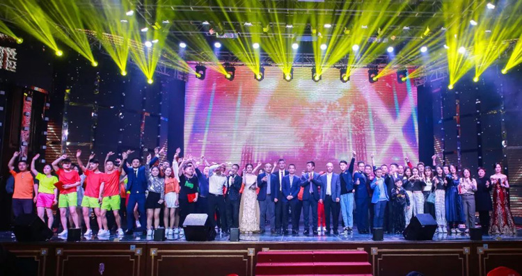 “金工智造·弘创未来” 金弘珠宝2019年春节晚会璀璨绽放